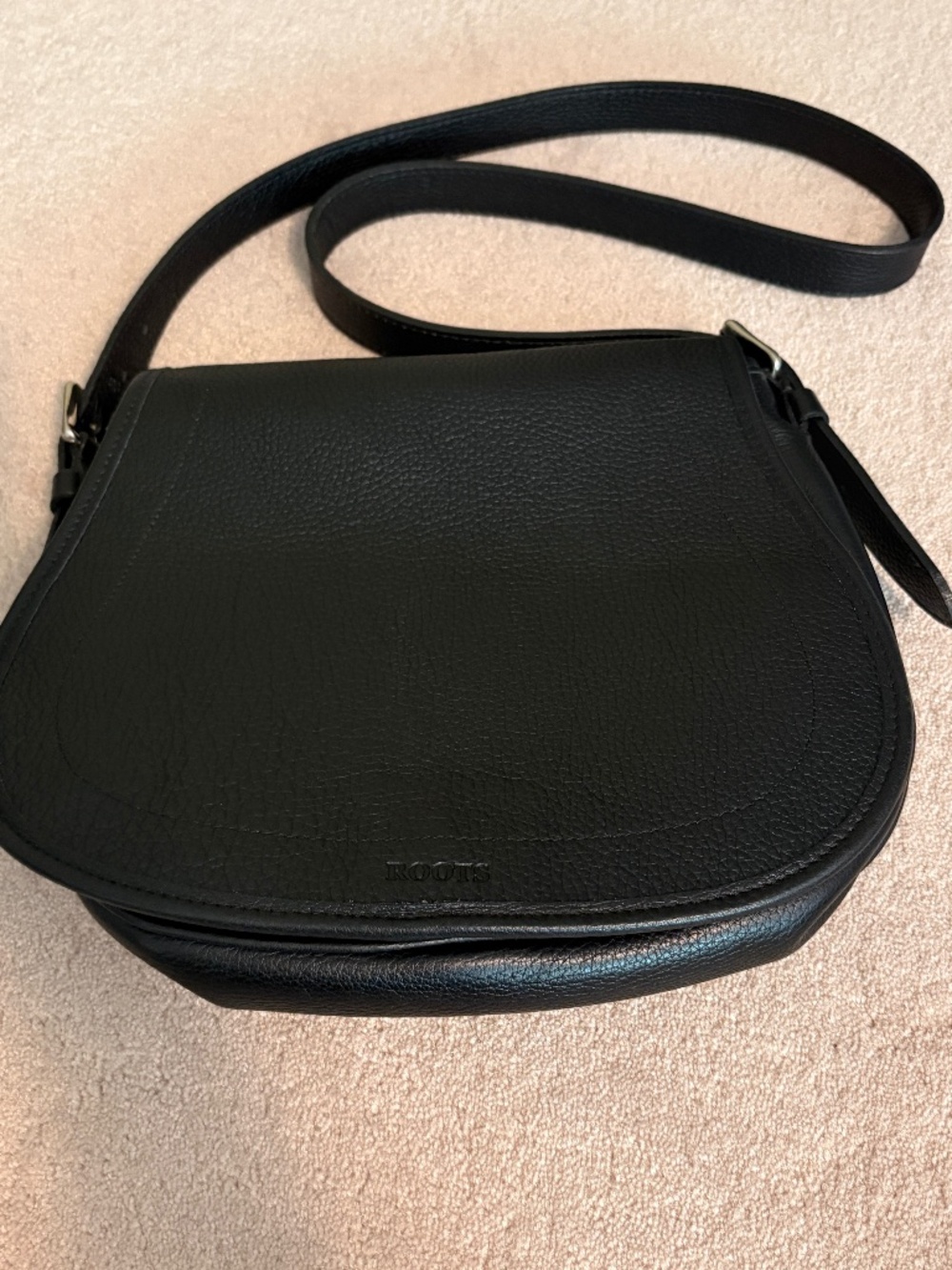 Roots Black Leather Saddle Crossbody/Shoulder Bag/Purse